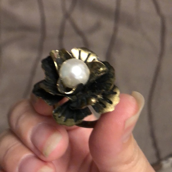 Vintage statement flower ring - Picture 4 of 5